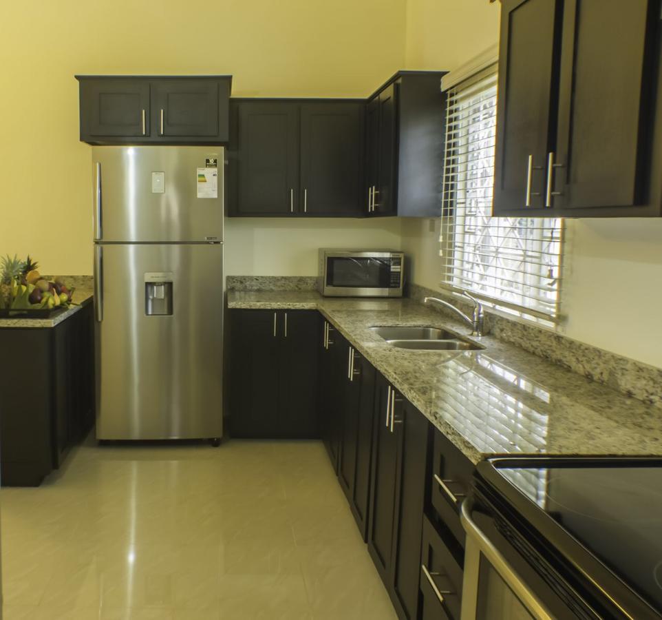 N2N Suites - Ochio Rios Vacation Home โอโชรีโอส ภายนอก รูปภาพ