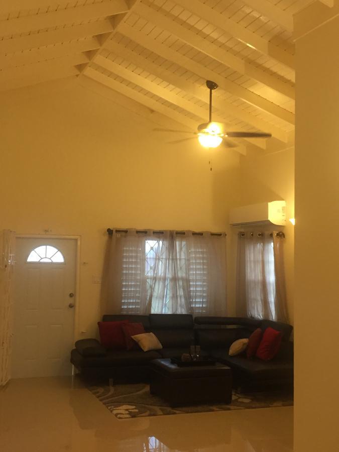 N2N Suites - Ochio Rios Vacation Home โอโชรีโอส ภายนอก รูปภาพ