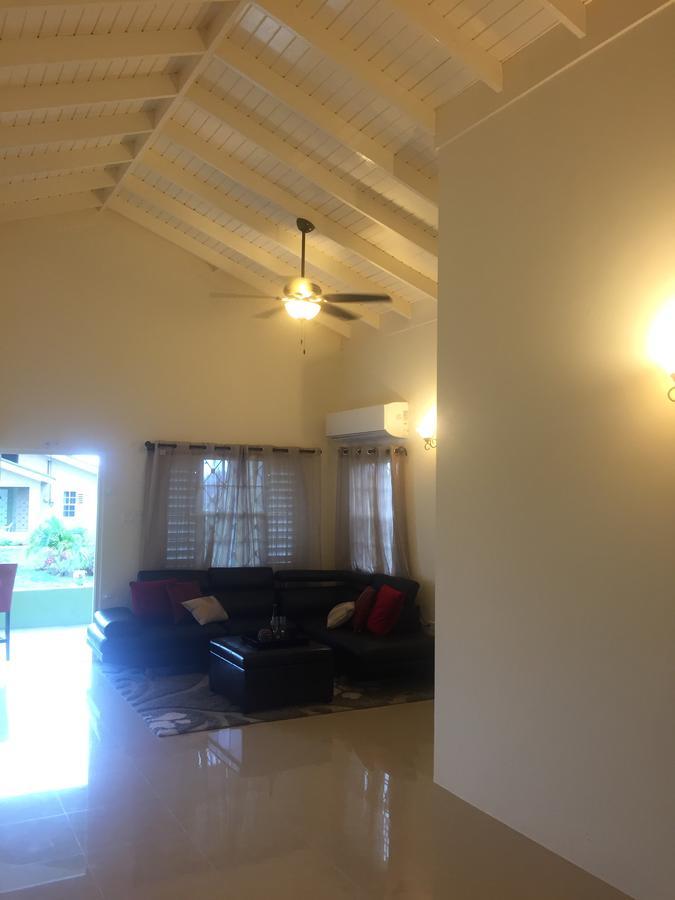 N2N Suites - Ochio Rios Vacation Home โอโชรีโอส ภายนอก รูปภาพ